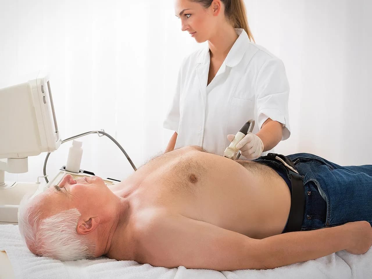 Aneurysma Bauch Symptome: Warnzeichen, die Sie nicht ignorieren sollten